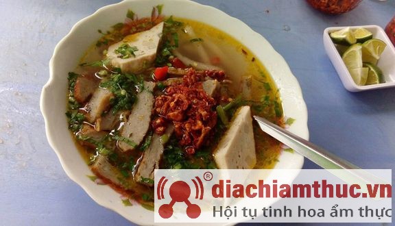 Quán bánh canh Cẩm Đô