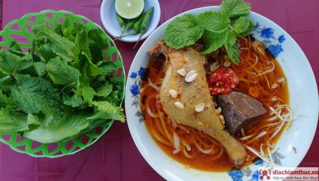 Mì quảng dì Liên Phan Thiết