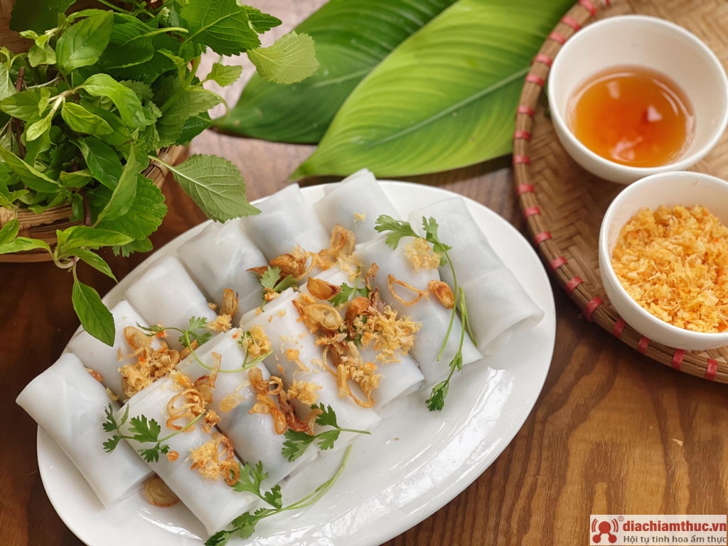 Tam Đảo ăn sáng bánh cuốn