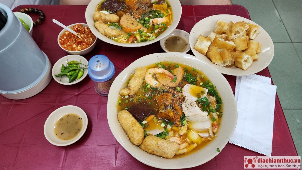 Bánh canh cua Út Lệ quận 10