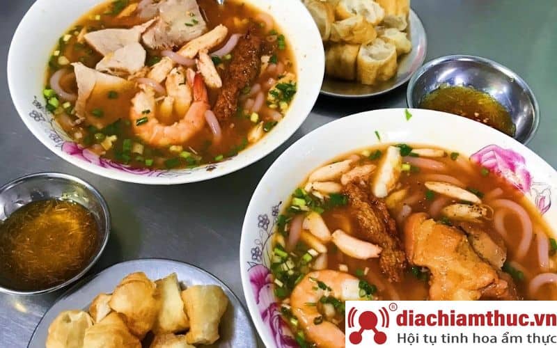 Bánh canh cua Hoàng Lan