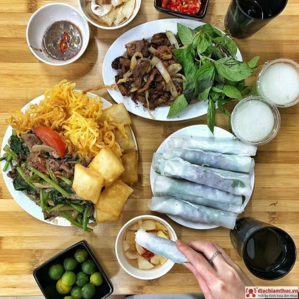 Quán phở cuốn Hà Nội nổi tiếng