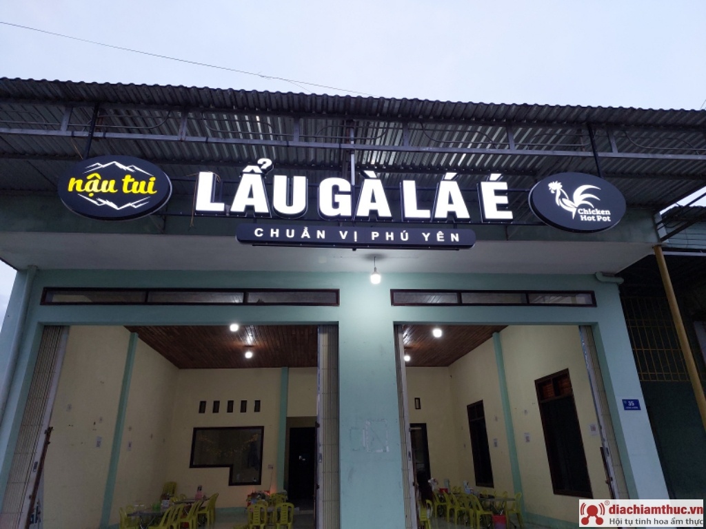 Lẩu gà lá é - Nậu Tui