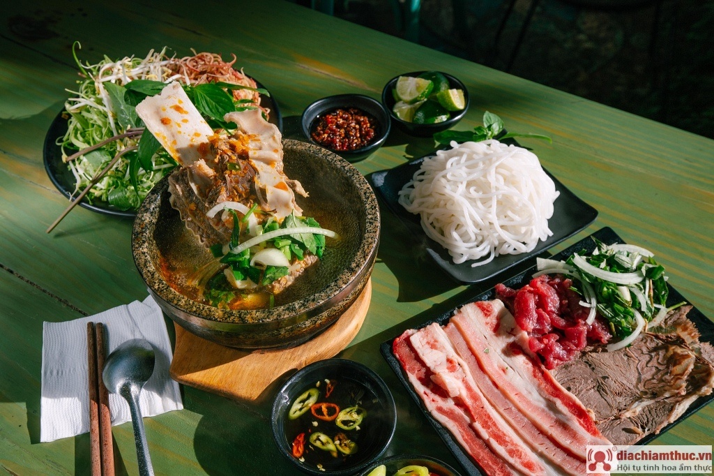 Bún bò thố đá Hoa Dó