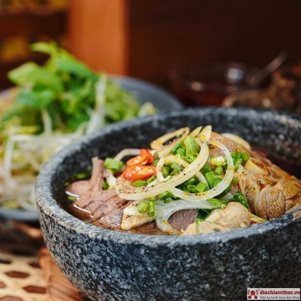 Bún bò thố đá Hương Quán