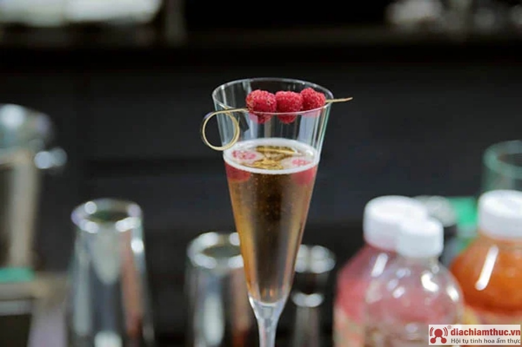 Pha Chế Cocktail Từ Champagne