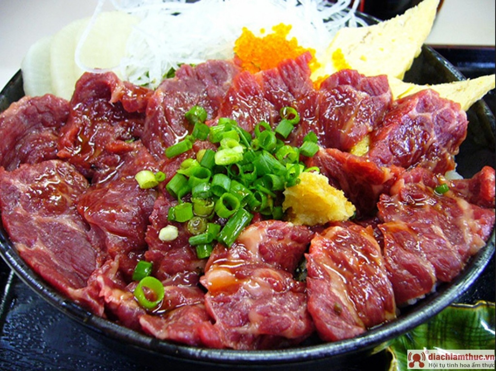 Sashimi thịt ngựa