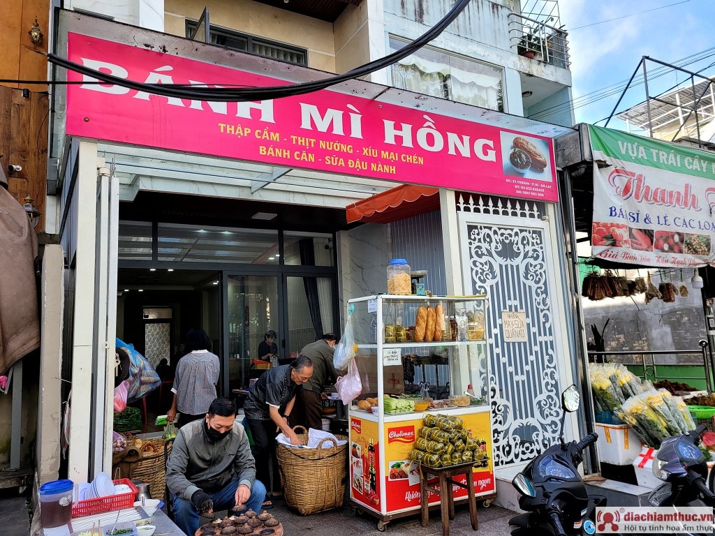 Quán bánh mì xíu mại Cô Hồng ở Đà Lạt