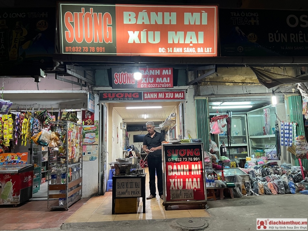 Quán bánh mì xíu mại Cô Sương Đà Lạt