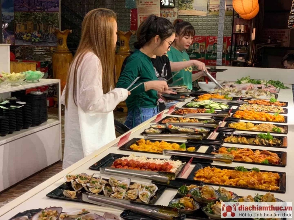 Quán Hai Còn phục vụ buffet nướng và lẩu với thực đơn đa dạng, phong phú