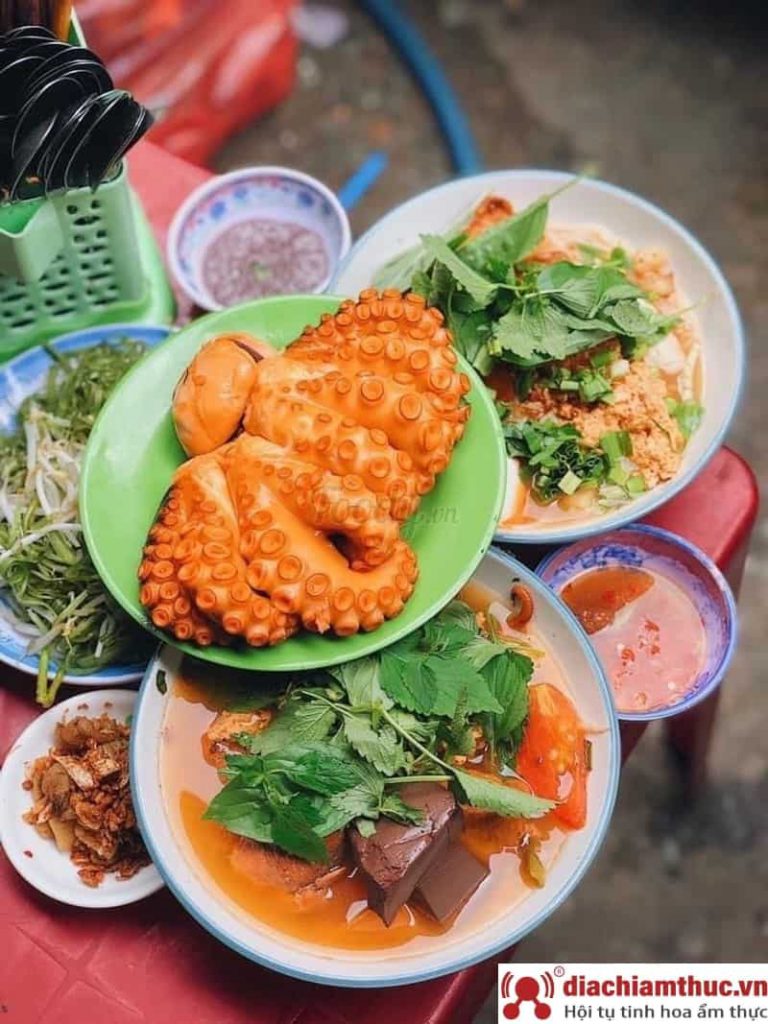 Bún riêu Nguyễn Thị Tần Sài Gòn