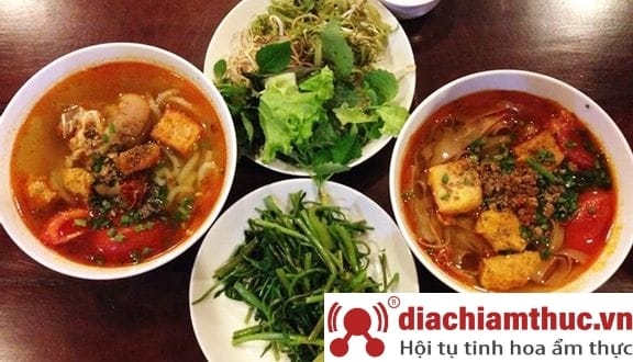 Bún riêu Nhà Trần Quốc Toản Sài Gòn