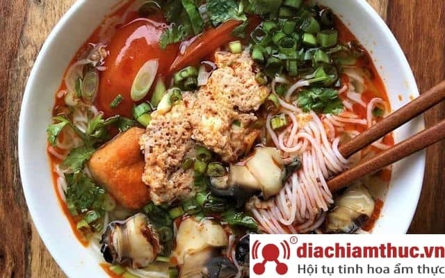 Bún riêu Tư Lan Sài Gòn