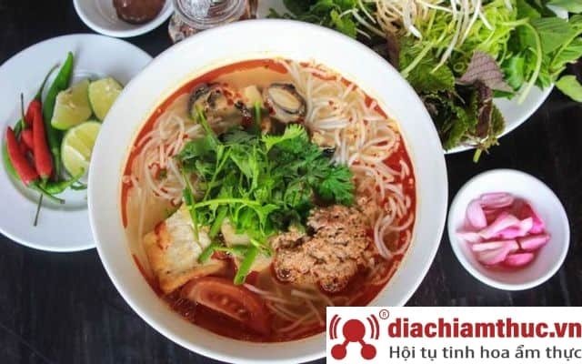 Bún riêu cua và canh bún Tuyền Sài Gòn