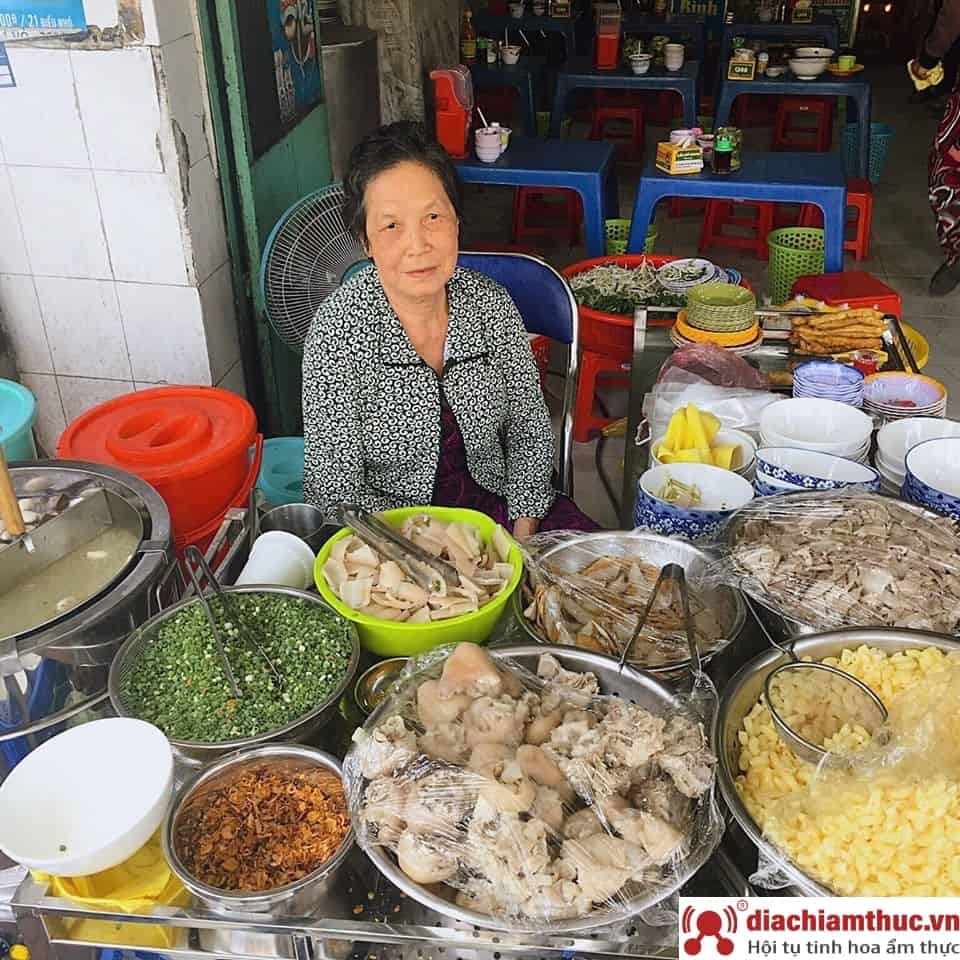 Bánh canh Bà Tám Chợ Cầu