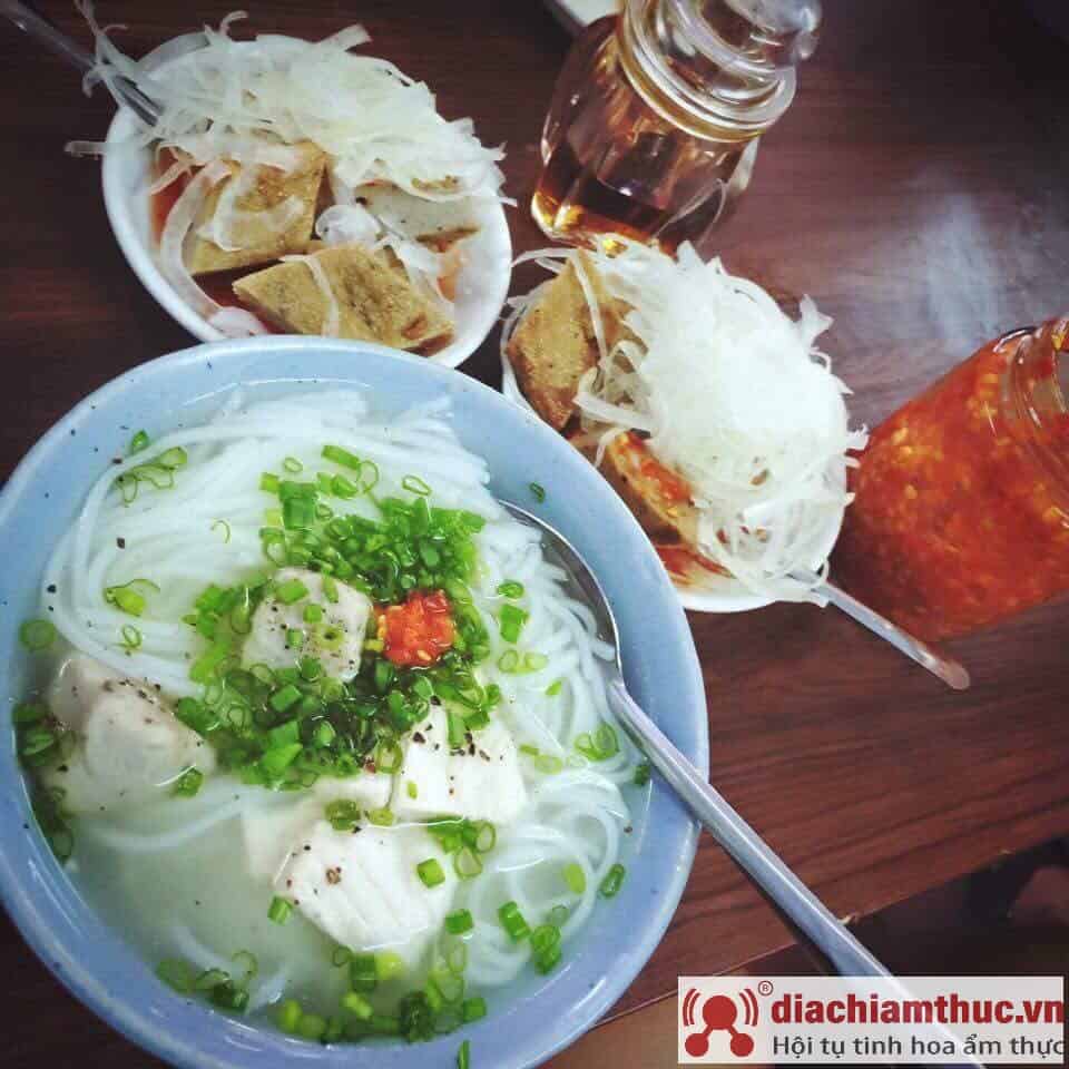 Bánh canh bà Thừa