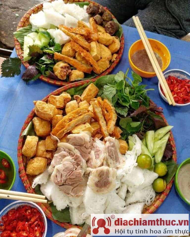 Bún đậu khu Hoàng Cầu - Hà Nội