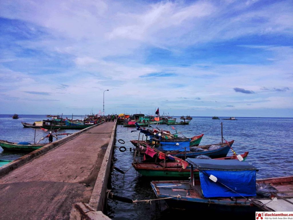 Làng chài Hàm Ninh