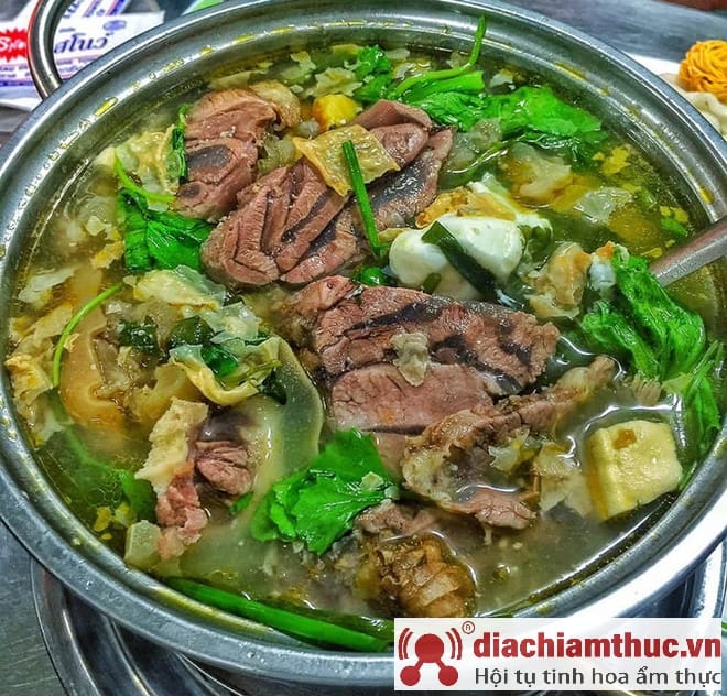 Lẩu bò nhà gỗ Đà Lạt