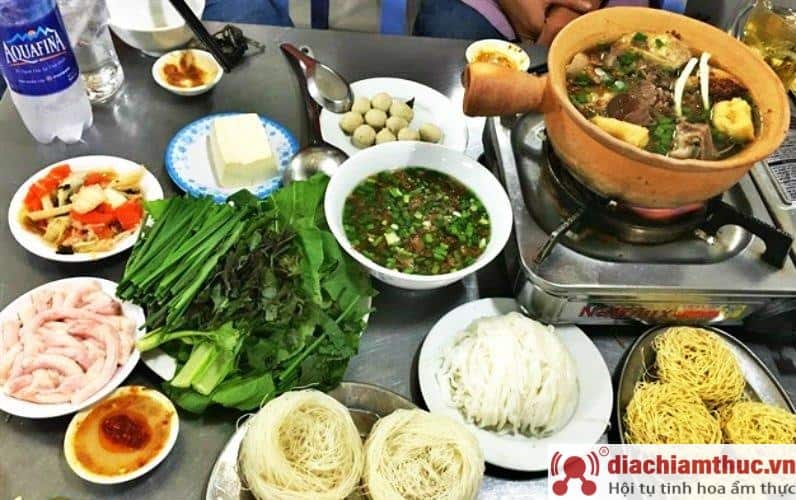 Nước lẩu không có mùi dê