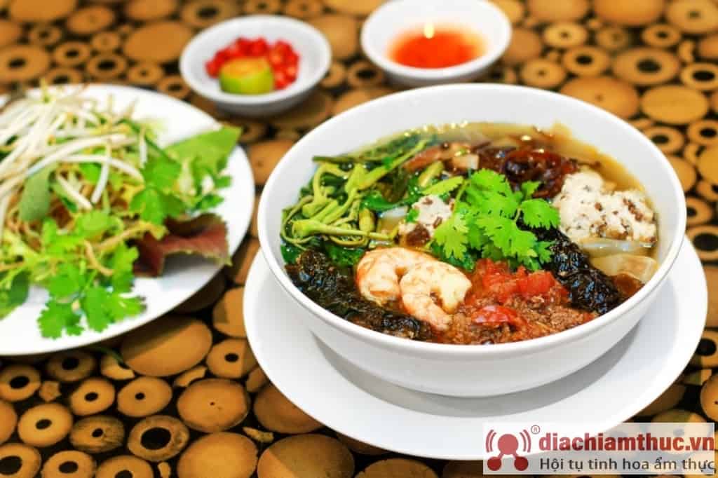 Bánh đa cua nổi tiếng đất cảng