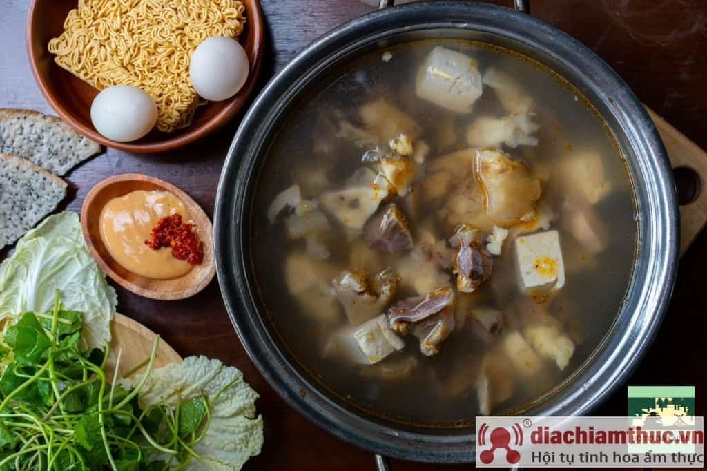 Lẩu bò Dã Chiến