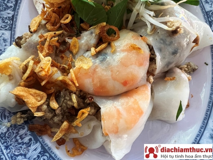 Bánh cuốn nhân tôm