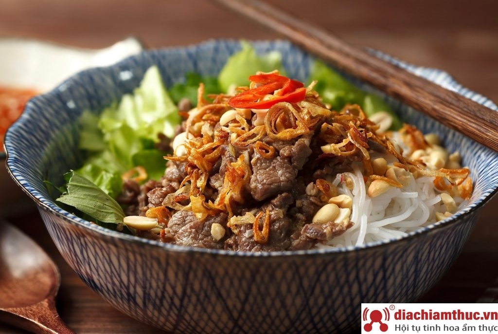 Bún bò Nam Bộ