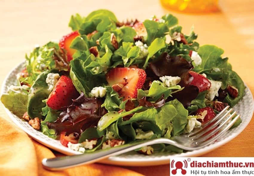 Salad dâu tây rau chân vịt