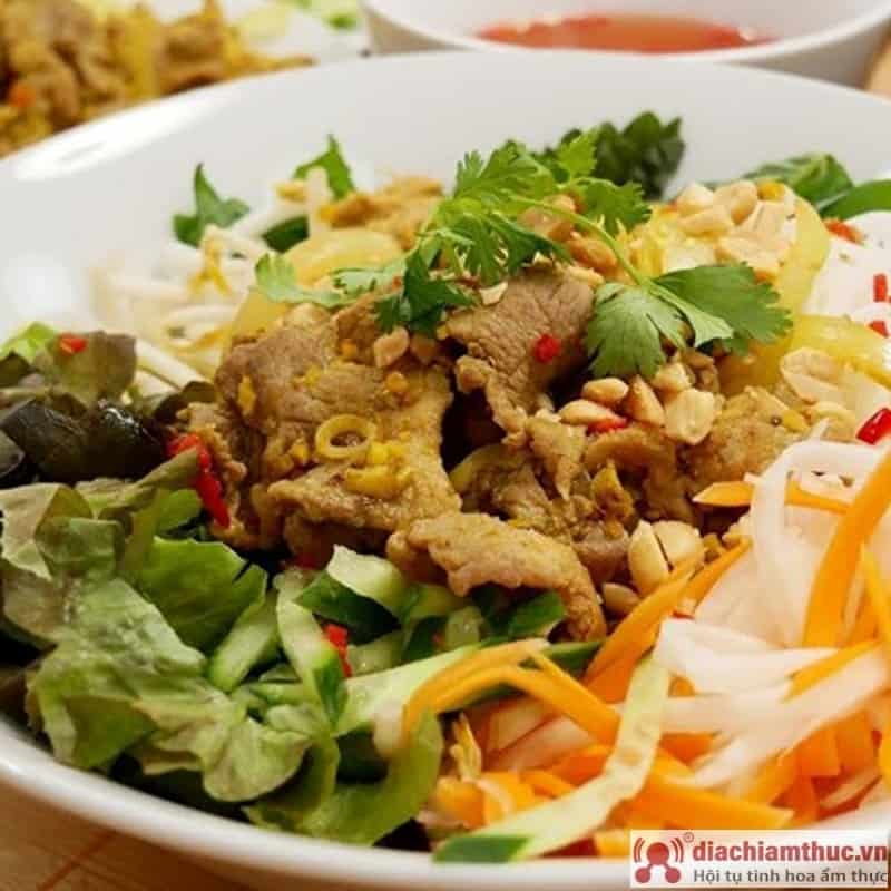 Thành phẩm bún thịt xào sả