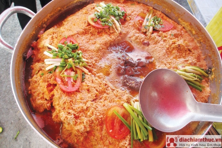 Nấu bún riêu cua miền Tây