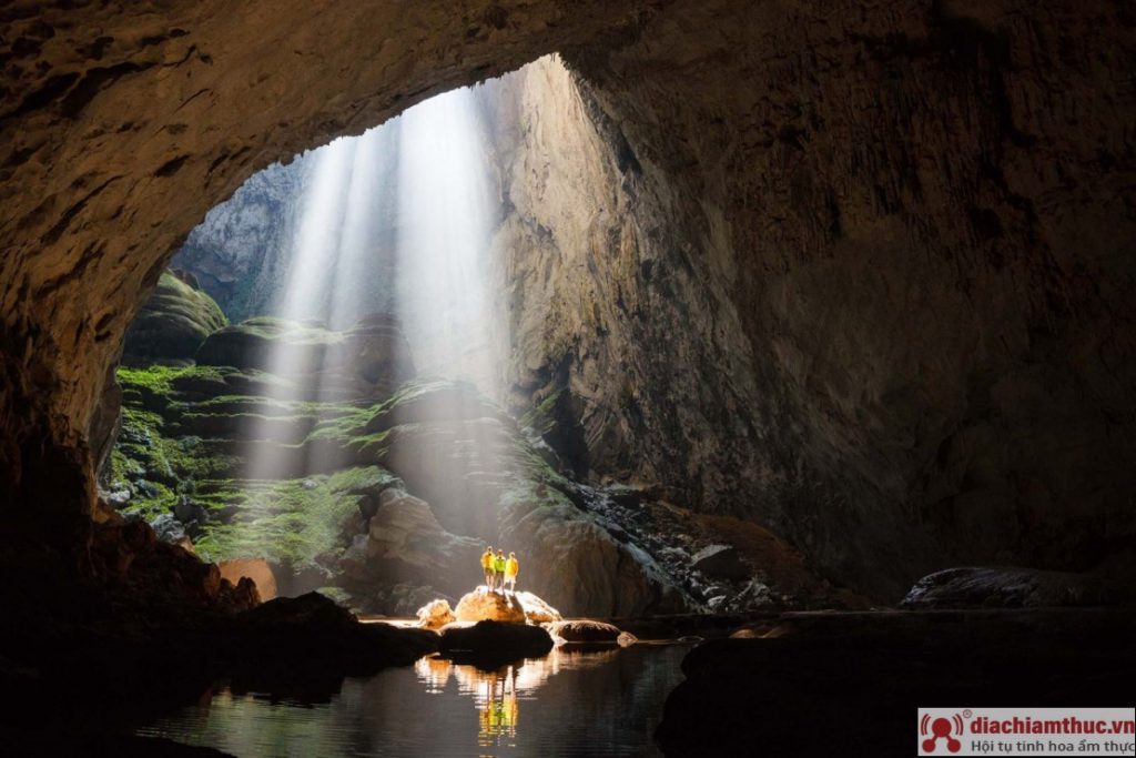 Vẻ hùng vĩ và uy nghiêm của hang động