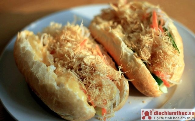 Bánh Mì Gà Yumi