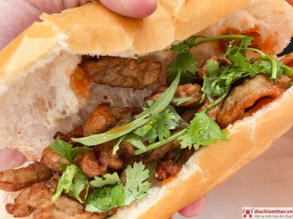 Bánh mì chả cá Nha Trang