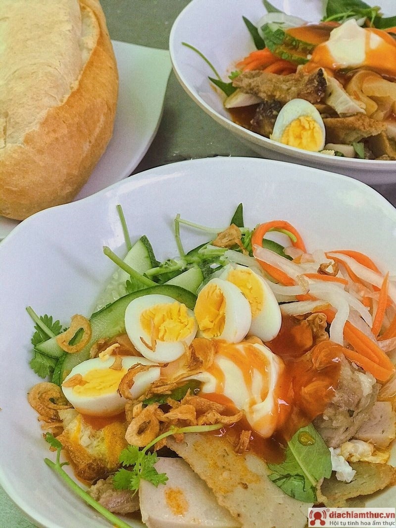 Bánh mì chấm đường Đoàn Kết