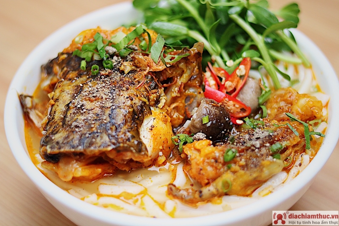 Cách nấu bánh canh cá lóc Huế