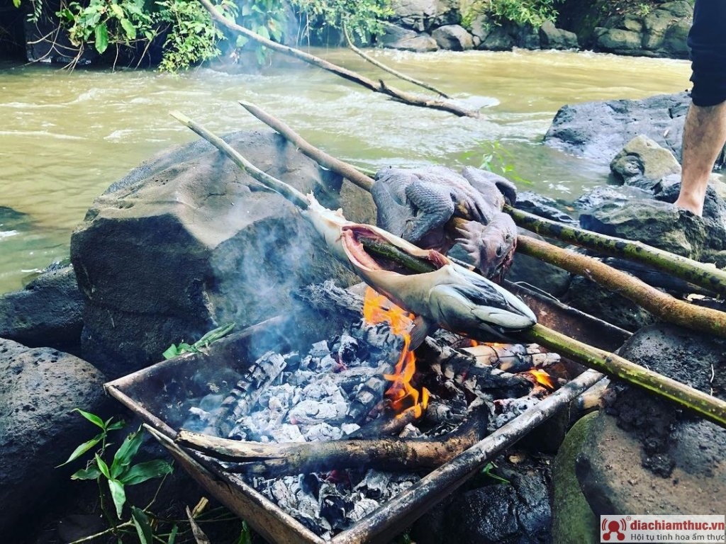 Cắm trại nấu ăn