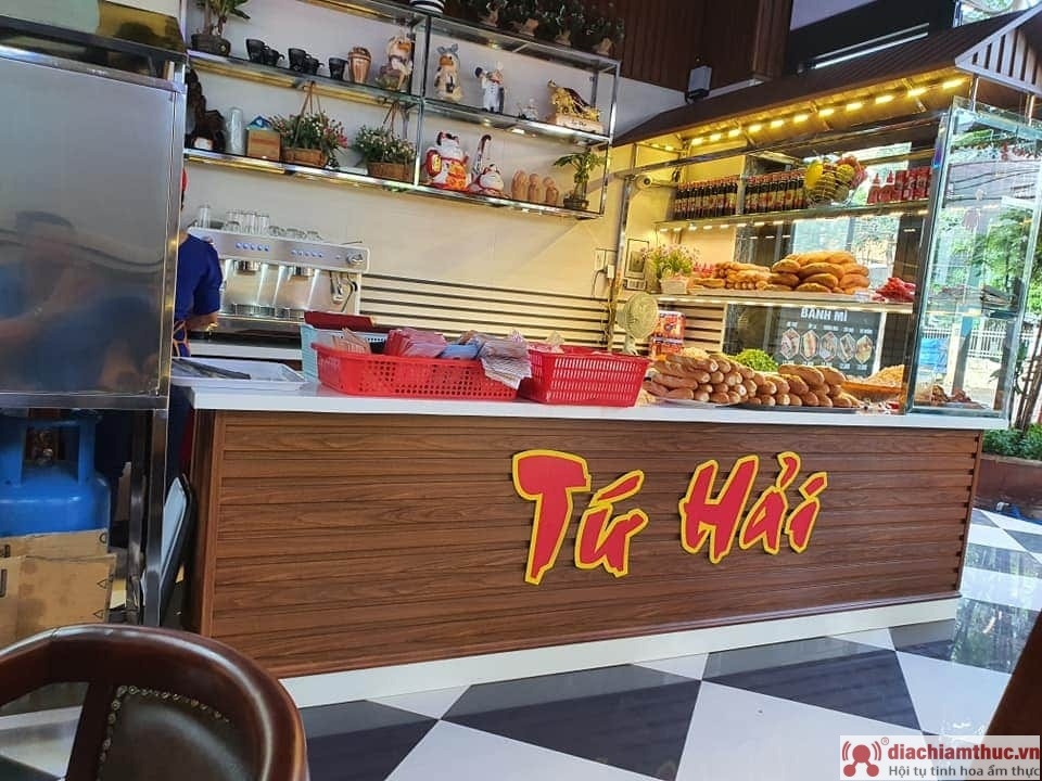 Cửa hàng bánh mì que Tứ Hải