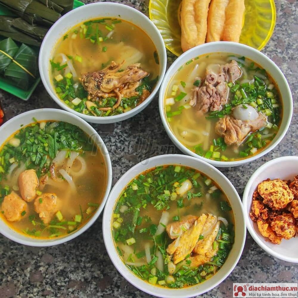 Một tô bánh canh đậm đà hương vị xứ Huế