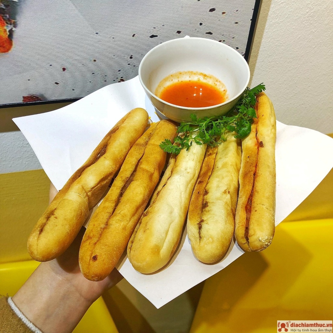 Những địa chỉ bán bánh mì que lâu đời, thu hút đông đảo du khách nhất