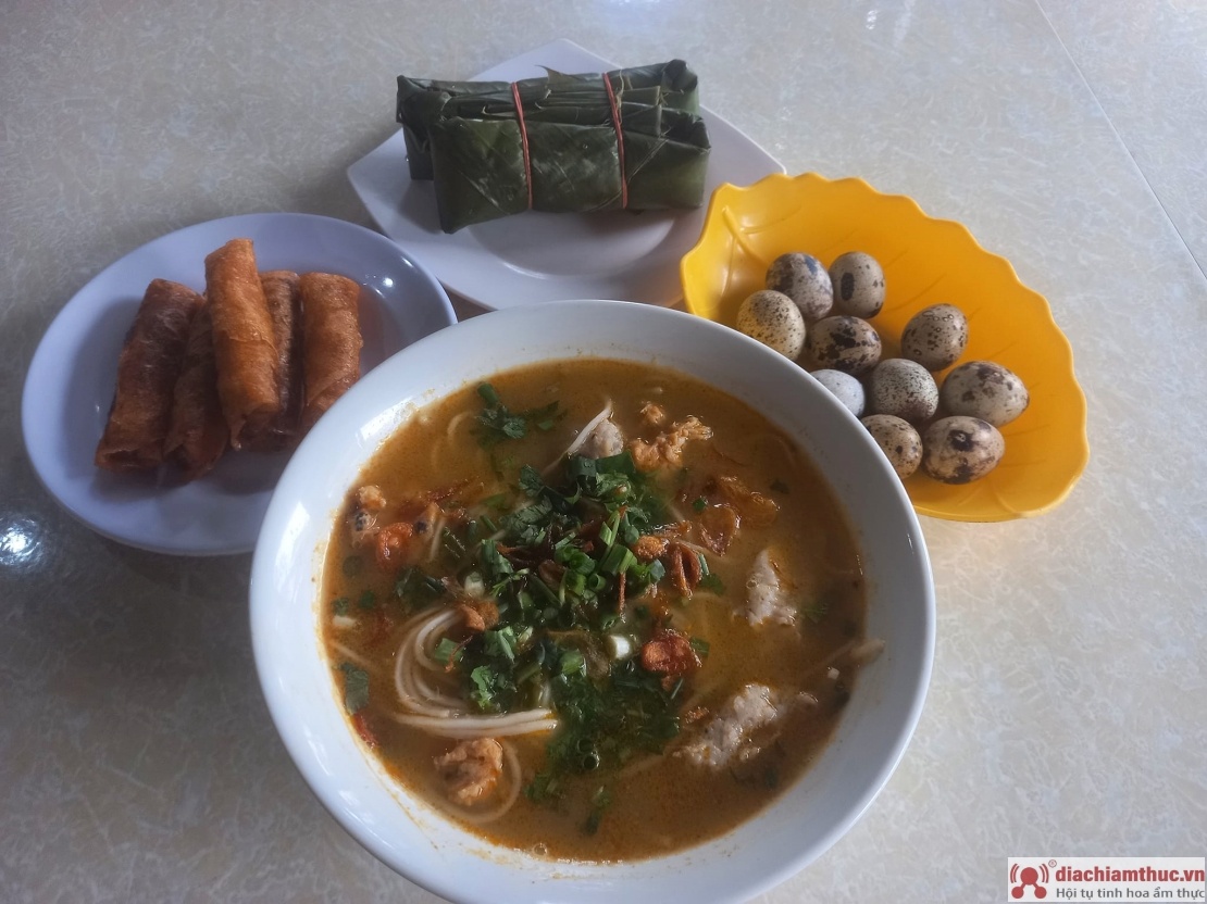 Quán bánh canh Quảng Bình cua rời Paven