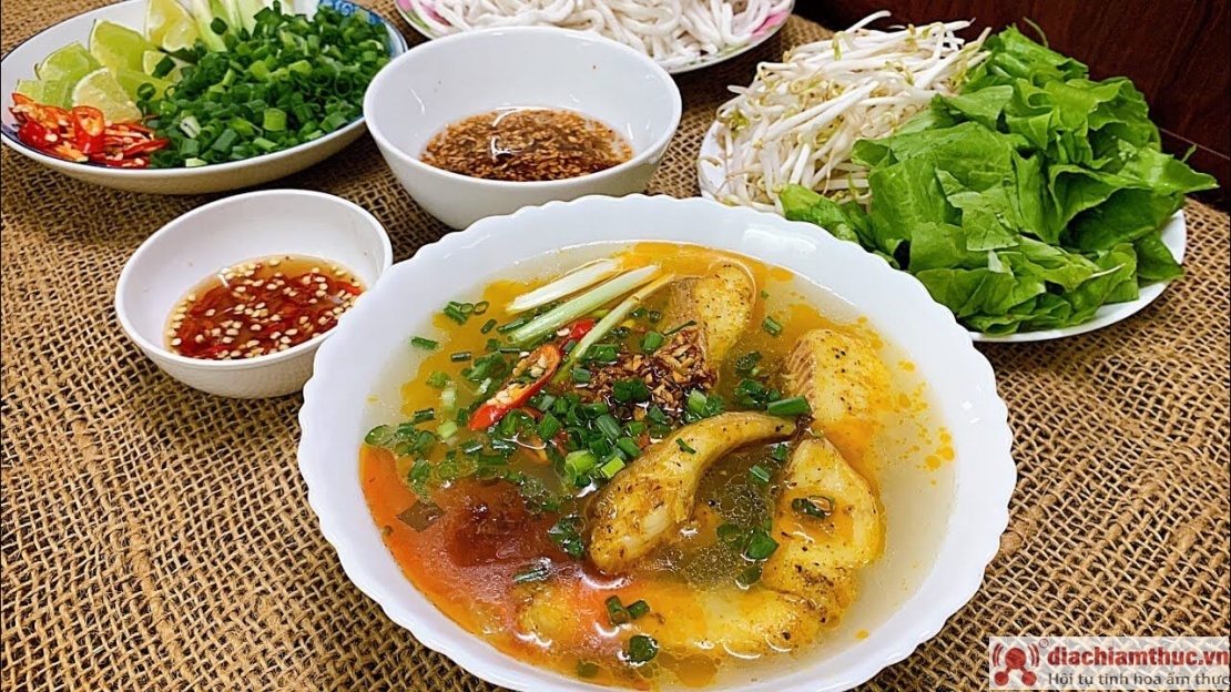 Quán bánh canh cá lóc Ngọc Lan