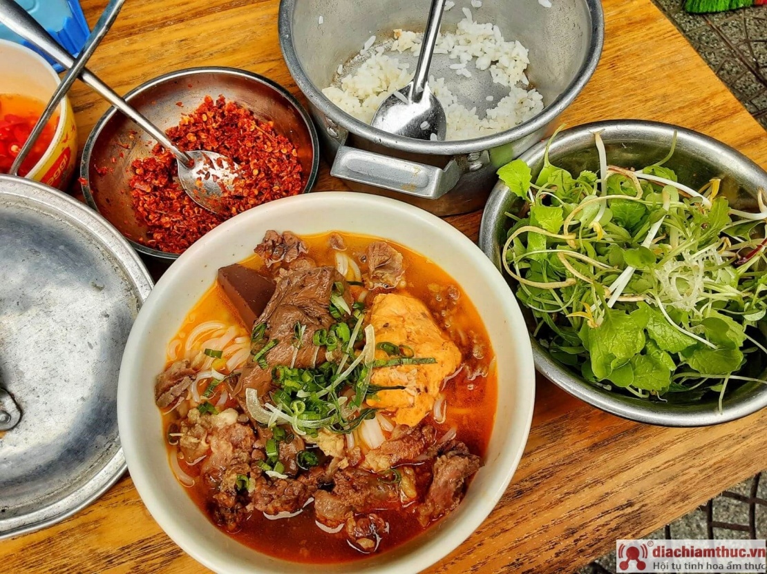 Top những quán bánh canh cá lóc Huế ngon