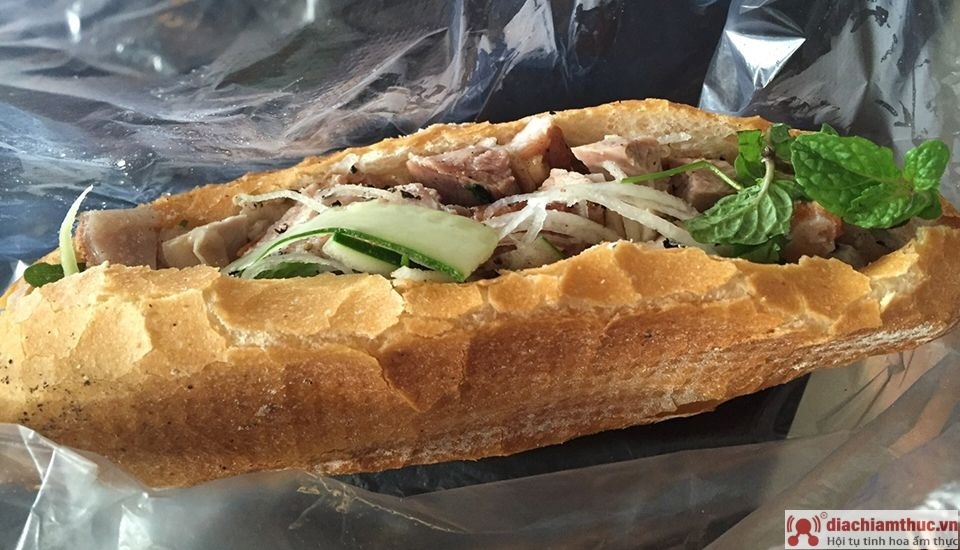 Bánh mì heo quay chị Lành