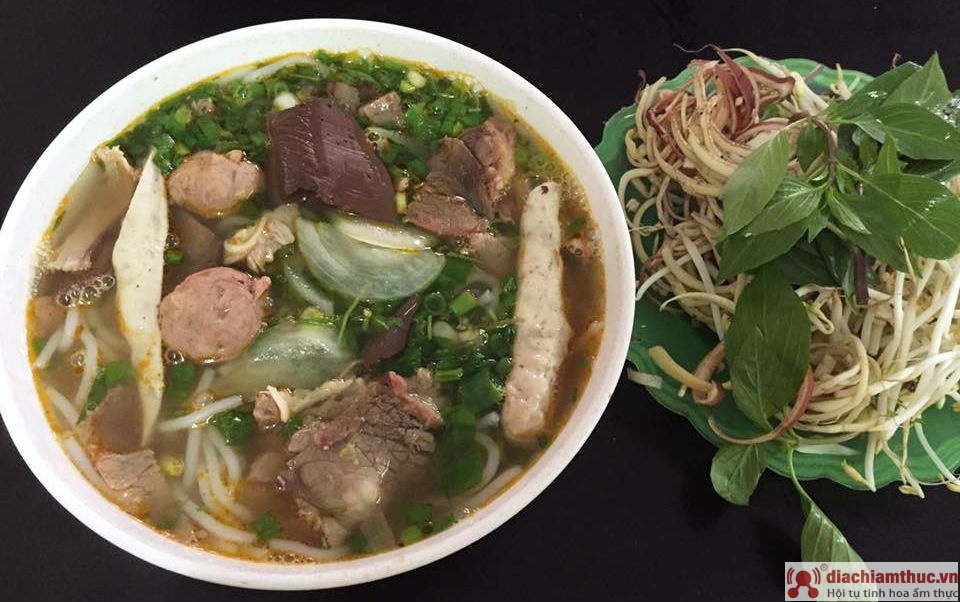 Bún bò Huế 65 đường Láng