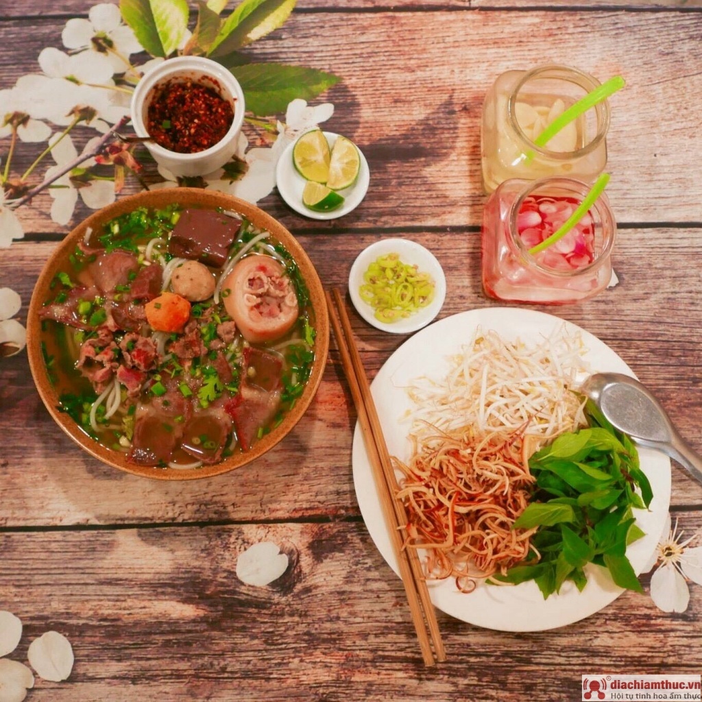 Bún bò Ngự Uyển