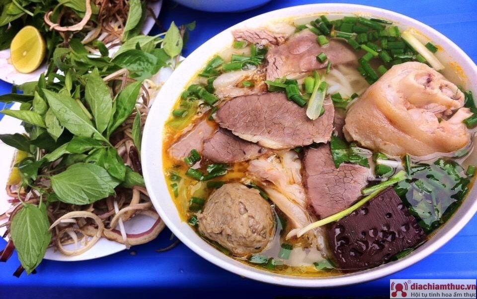 Bún bò O Xuân