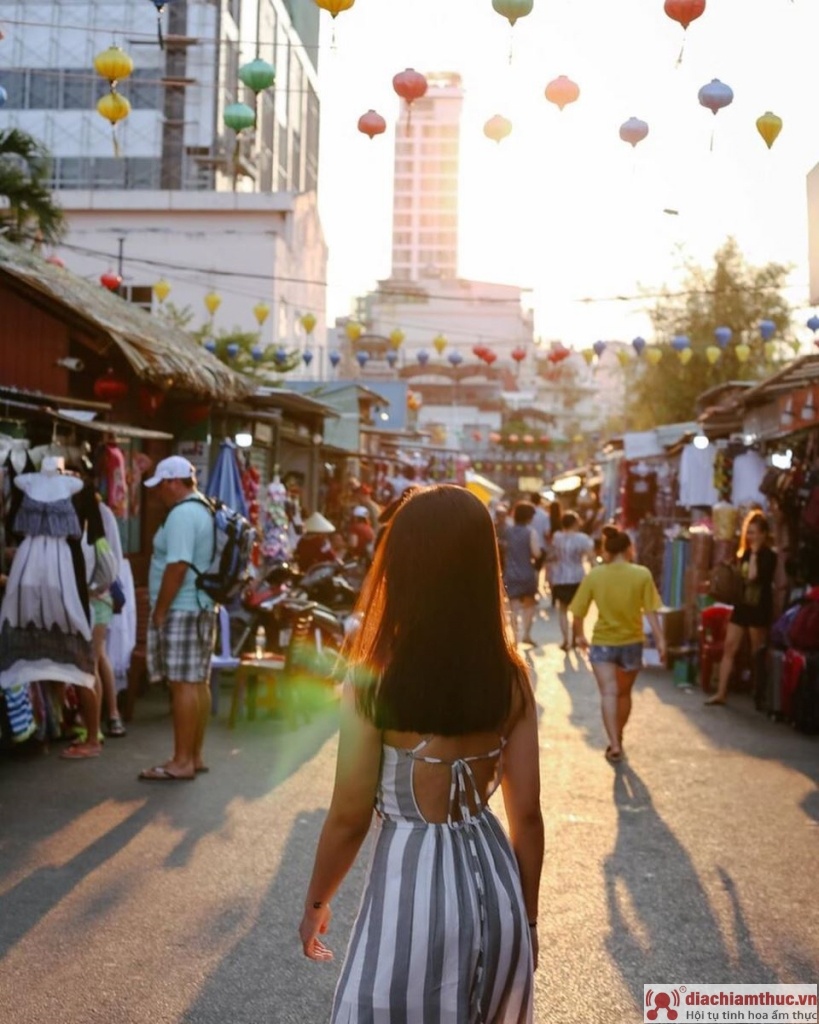 Chợ đêm Nha Trang có gì chơi