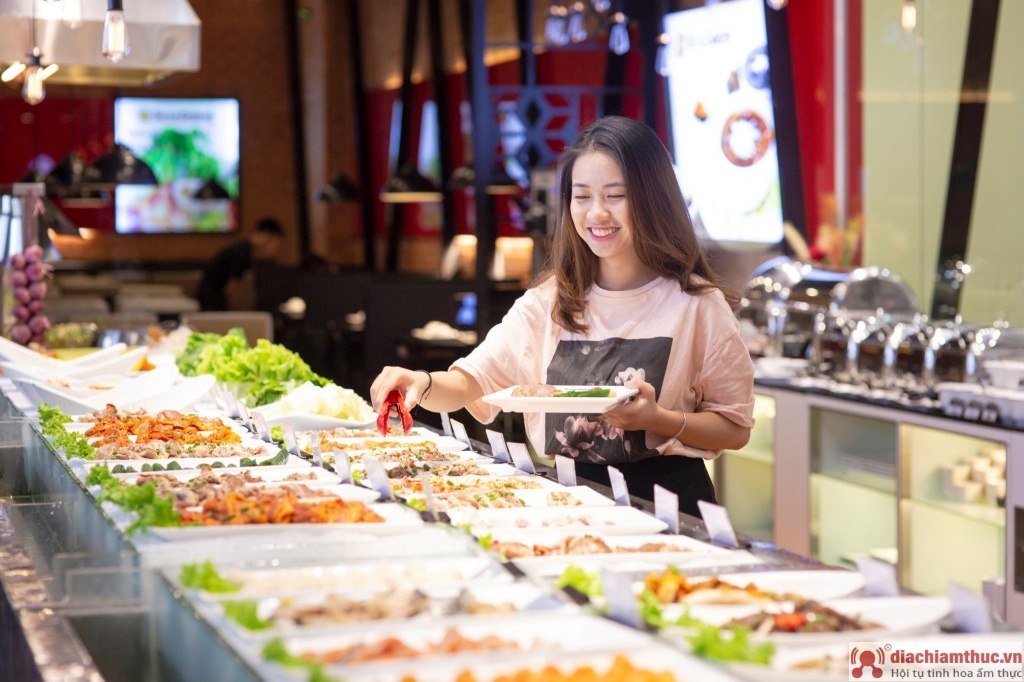 Seoul Garden chuyên phục vụ lẩu và nướng với hình thức buffet