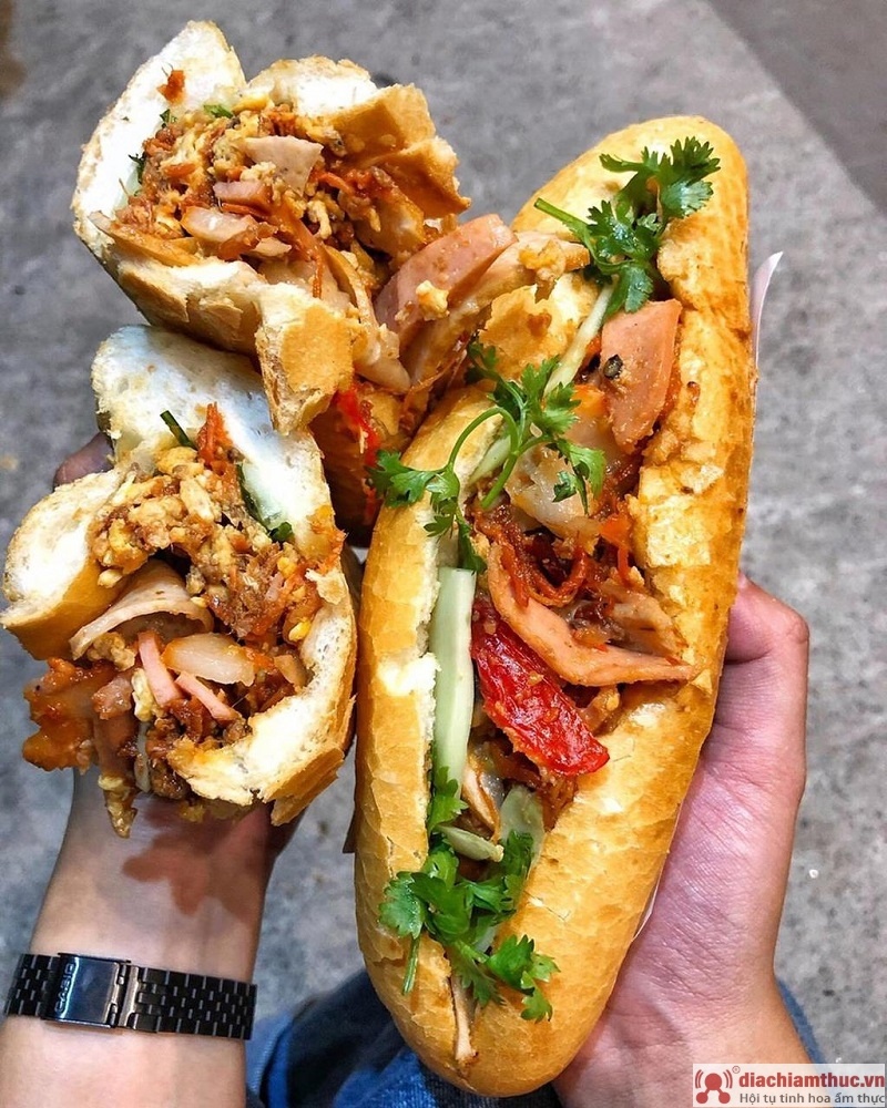 Bánh mì Dân Tổ ngon đúng điệu